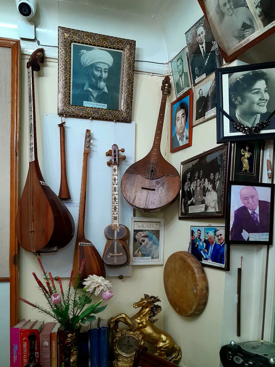 Doira, Komuz. Uzbek national musical instruments