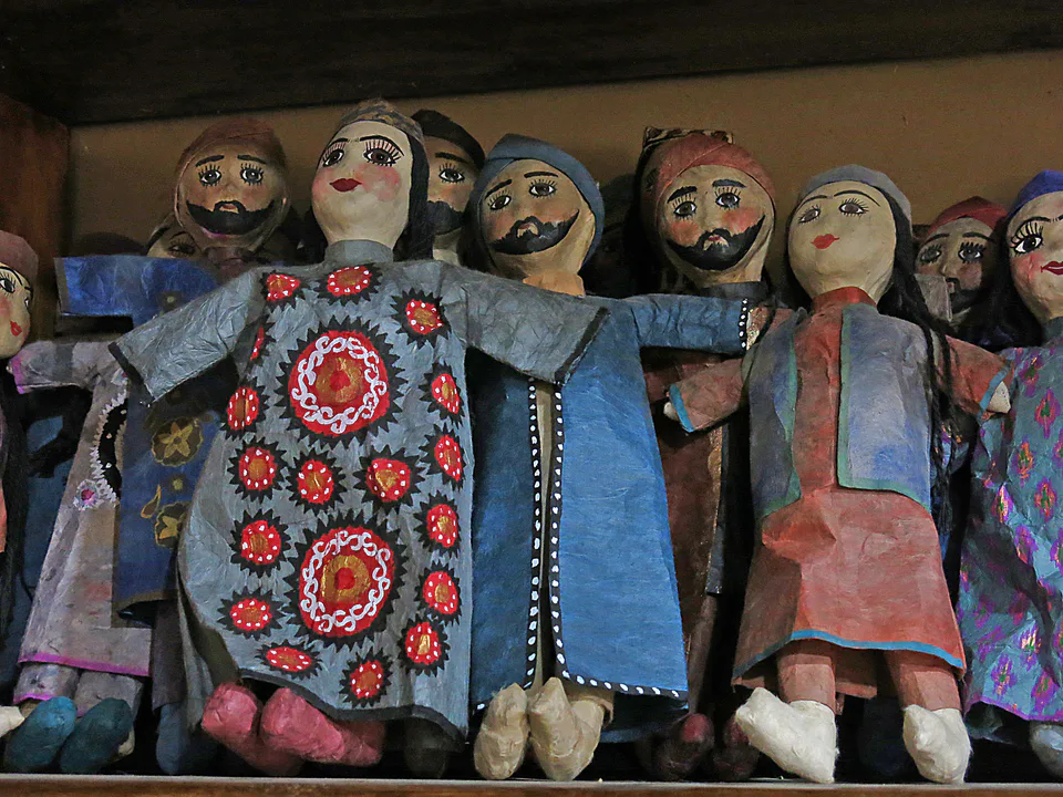 Molí paperer Meros (Konigil, Samarcanda), ninos