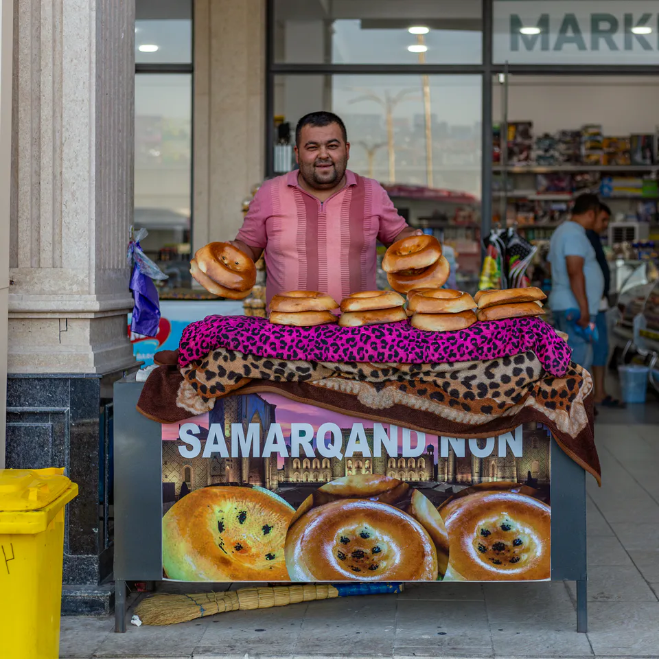 Tandyr nan salesman at Samarkand bus station. Samarkand, Uzbekistan.