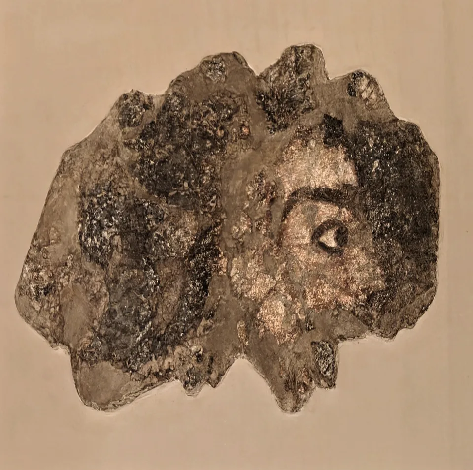 Топрак-кала, выставочные материалы 12. Fragment of a wall painting. 2nd-4th centuries. Clay base, mineral paints