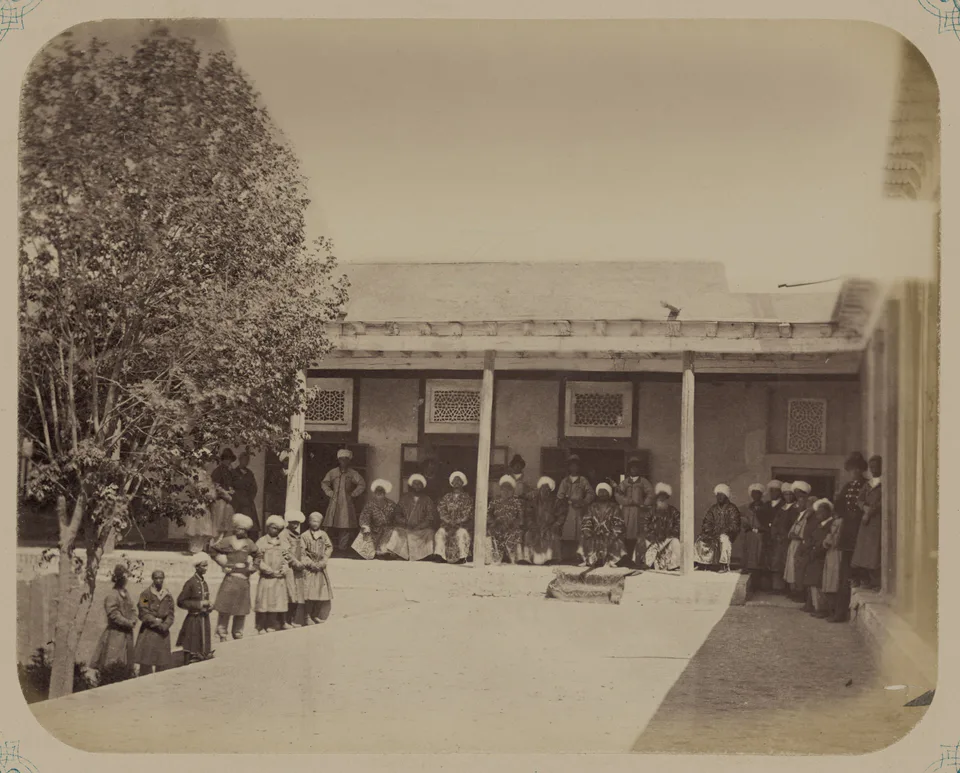 Title: Kokanskoe khanstvo. Torzhestvennyi priem v khanskom dvortsie v g. Assakie Abstract/medium: 1 photographic print : albumen.