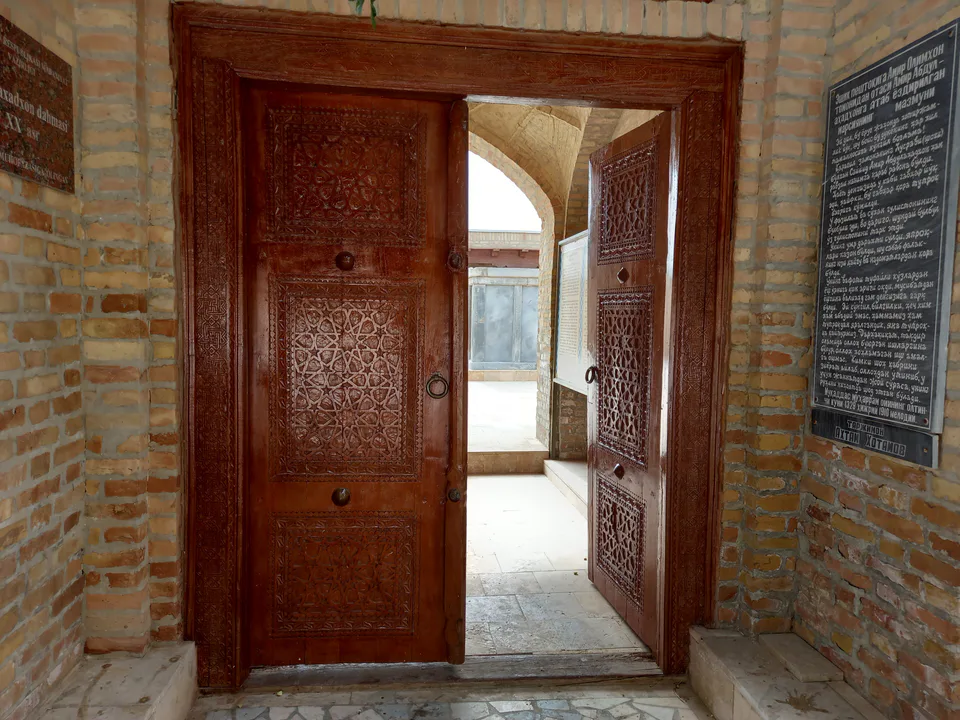 Karmanadagi Qosim Shayx majmuasi tarkibiga kiruvchi me’moriy yodgorlik. 1910—1911-yillarda Buxoro amiri Said Olimxon tomonidan otasi Abdulahadxon qabri atrofida qurdirilgan. Qosim Shayx majmuasining j