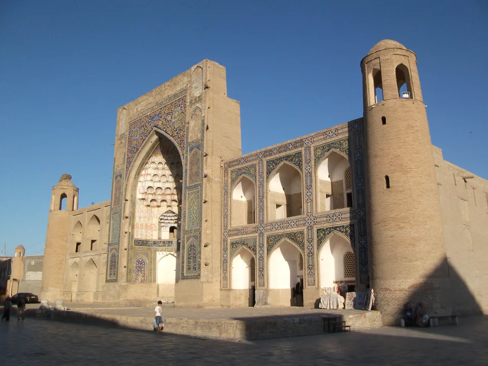 Abdulazizxon madrasasi: Buxoro viloyati, Buxoro, “M. Ulugʻbek” MFY, X. Nurabod koʻchasi