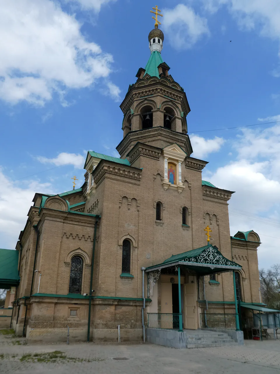 Avliyo Aleksiy cherkovi: Samarqand viloyati, Samarqand, Bobur Mirzo koʻchasi, 1-uy