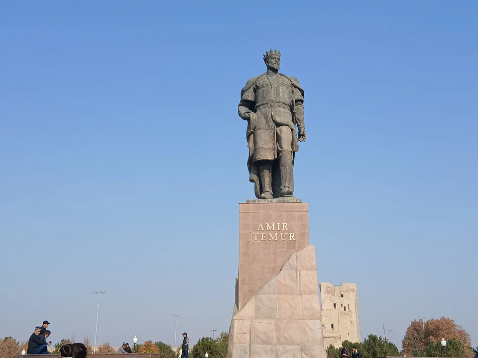Amir Temur haykali (Shahrisabz)