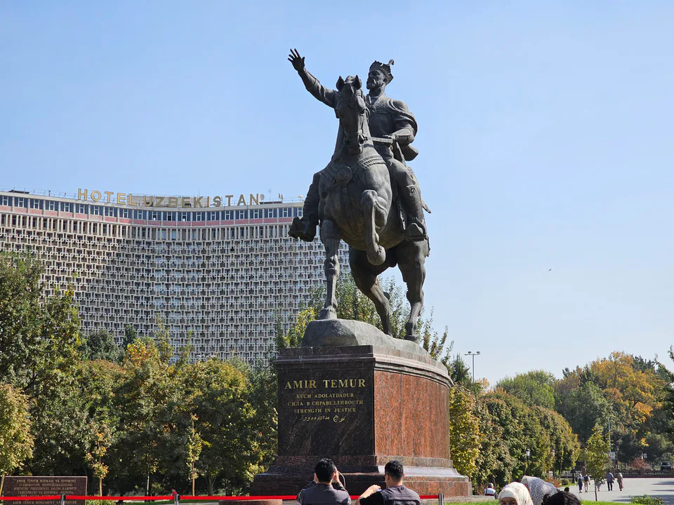 Equestrian statue of Timur in Tashkent (Статуя Ильхома Джаббарова)