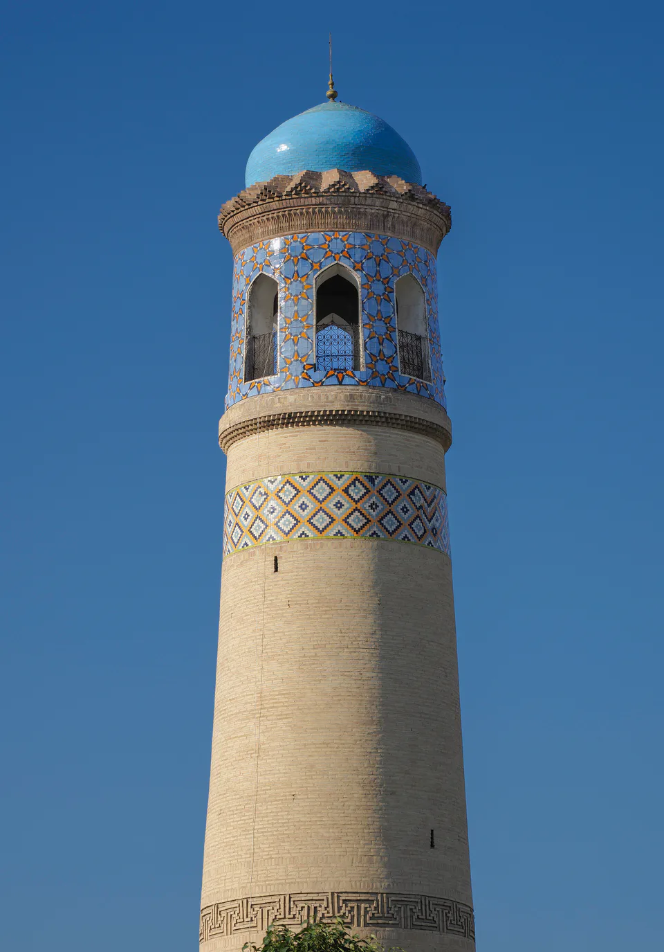 Minaret in Registan park, Andijan Jame Mosque Complex (Uzbekistan, 2025)