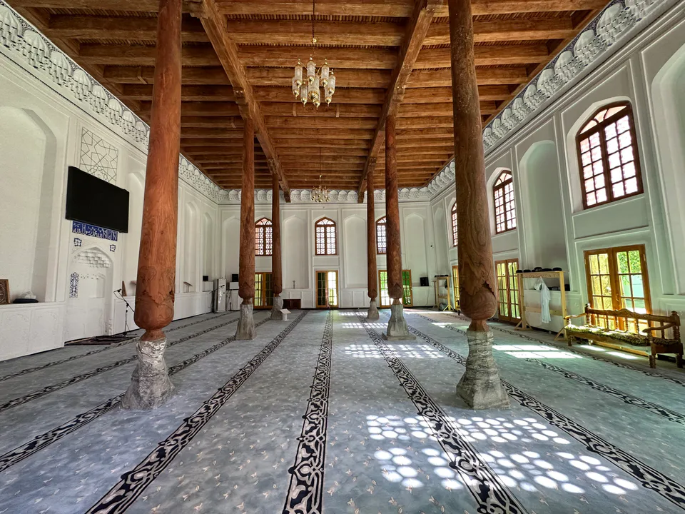 Muzaffarxon masjidi (Bahouddin Naqshband majmuasi): Buxoro viloyati, Kogon tumani, “Niyoz Hoji” MFY, Niyozxoji qishlogʻi