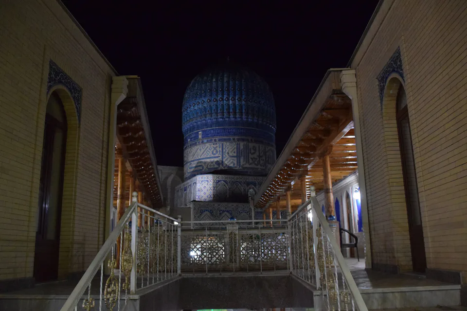 Vue de l'hôtel Bibikhanum à Samarcande, en Ouzbékistan.