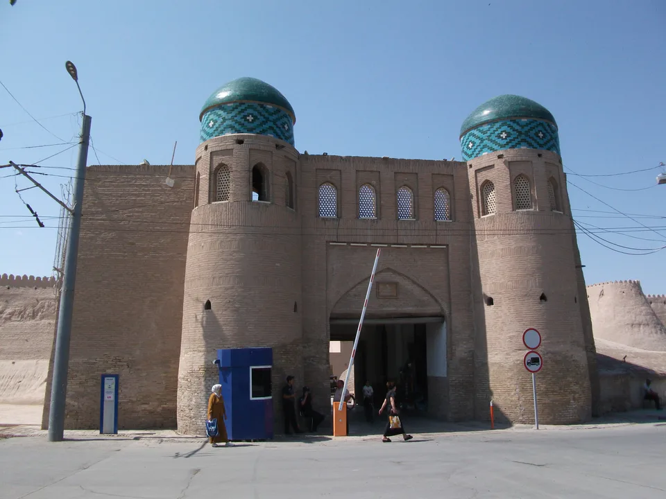 Bogʻcha darvoza: Xorazm viloyati, Xiva, “Ichan-qal’a” MFY, Zargarlar koʻchasi, 14-uy
