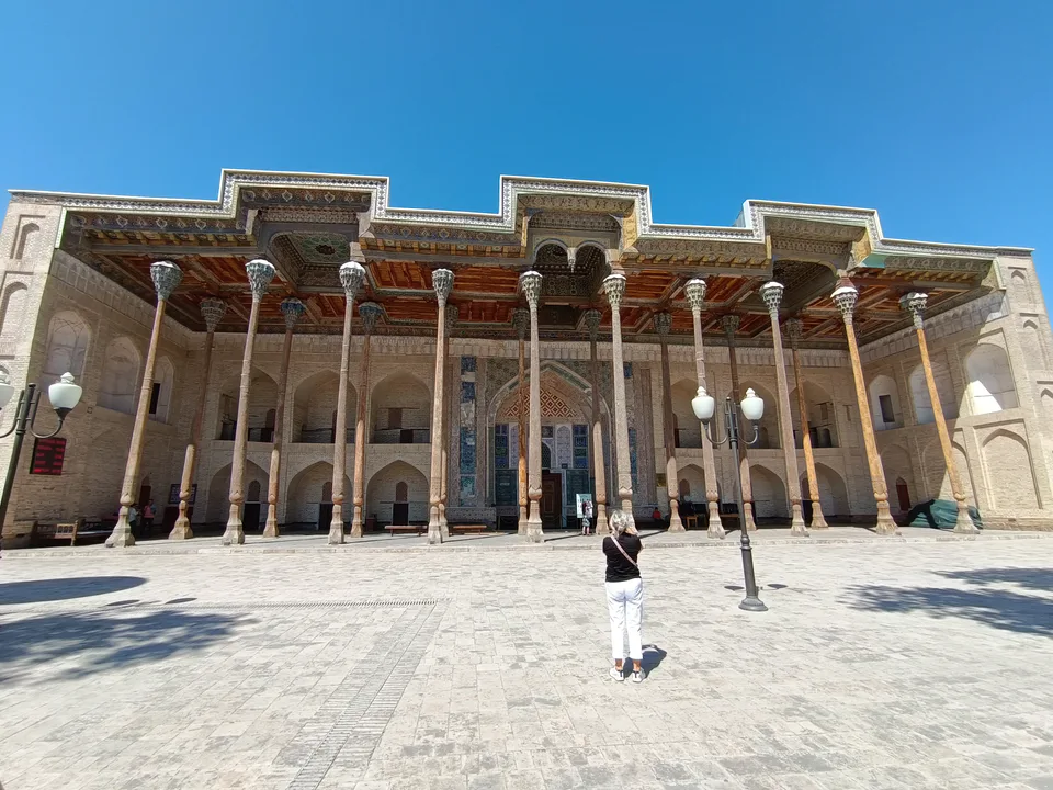 Bolohovuz masjidi: Buxoro viloyati, Buxoro, “I. Buxoriy” MFY, Afrosiyob koʻchasi
