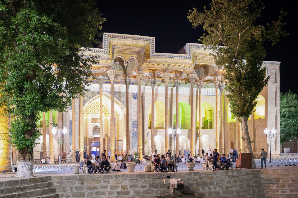 Bolohovuz masjidi: Buxoro viloyati, Buxoro, “I. Buxoriy” MFY, Afrosiyob koʻchasi