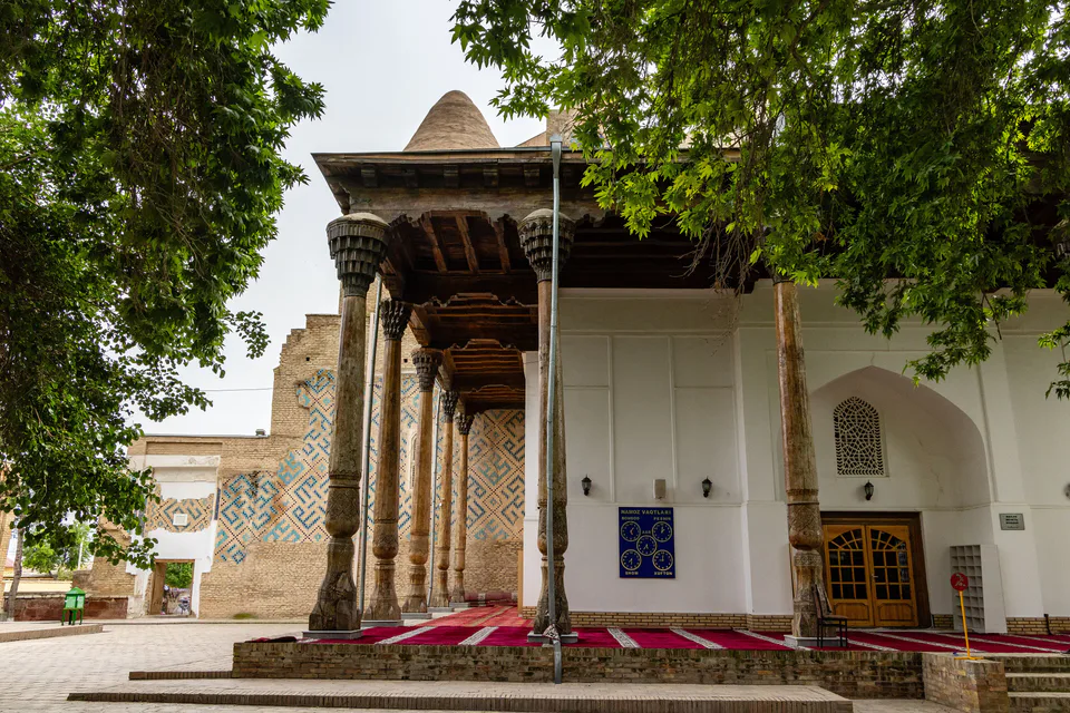 Hazrati Imom masjidi: Qashqadaryo viloyati, Shahrisabz, “Qoʻshhovuz” MFY, Jahongir koʻchasi Shahrisabz Tarixiy markazi