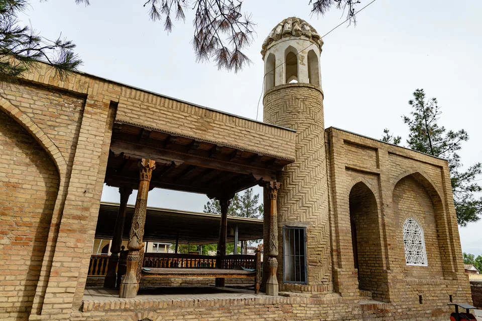 Hazrati Imom masjidi: Qashqadaryo viloyati, Shahrisabz, “Qoʻshhovuz” MFY, Jahongir koʻchasi Shahrisabz Tarixiy markazi
