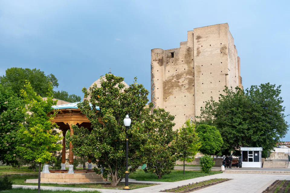 The Dor Us-Siyodat Mausoleum in Shakhrisabz, Uzbekistan, is a historic Timurid-era complex, meaning "repository of power," built starting in 1376 to honor Jahongir, the eldest son of Amir Timur. It al