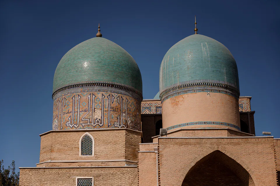Dorut Tilovat majmuasi: Qashqadaryo viloyati, Shahrisabz, Qoʻshhovuz MFY Ipak yoʻlikoʻchasi, 89-uy, Shahrisabz Tarixiy markazi