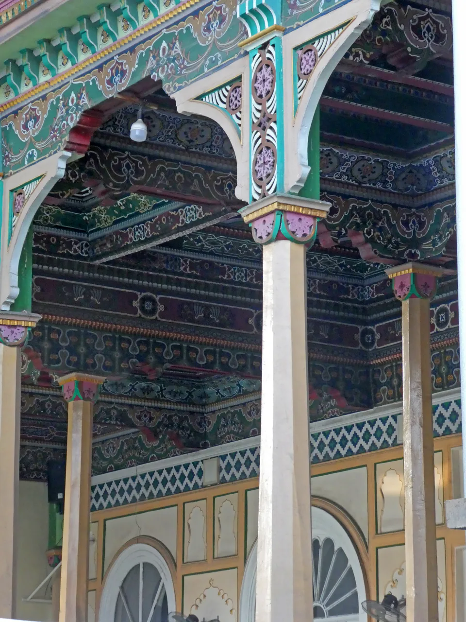 Gʻishtli masjid: Fargʻona viloyati, Qoʻqon, Guzar koʻchasi, 243-uy