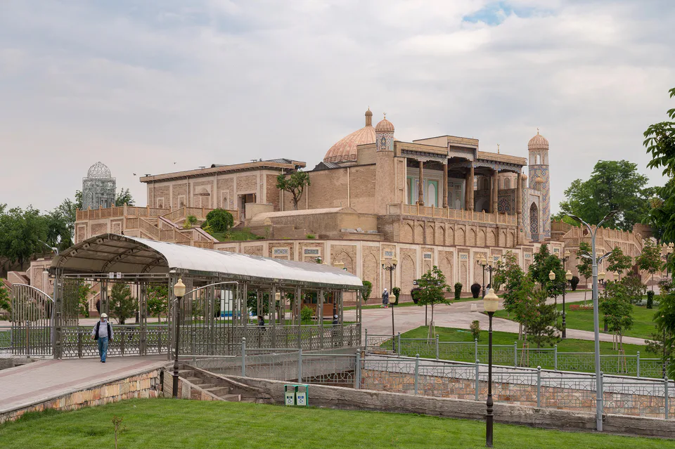 Entrance to Hazrat-Hyzr Mosque architectural complex, Samarkand, Uzbekistan