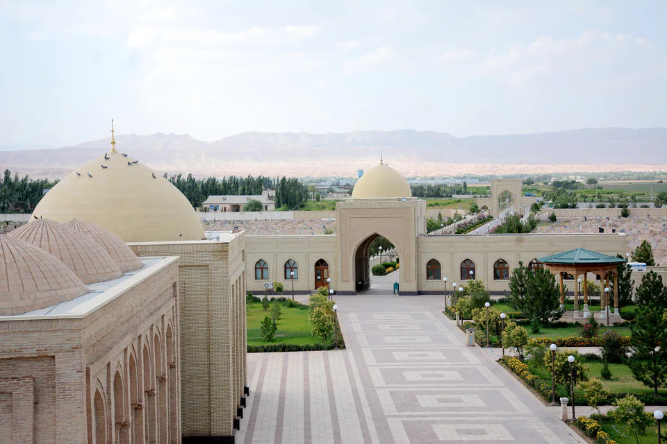 Termiziy maqbarasi: Surxondaryo viloyati, Sherobod tumani, “Choʻmishli” MFY