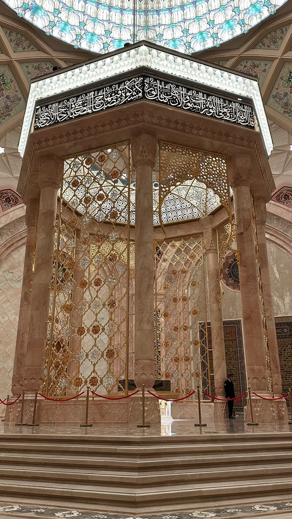 The Qur’an Hall is the conceptual and architectural core of the entire museum, built around the oldest surviving copy of the Qur’an in the world. This sacred text, written on gazelle parchment, dates 