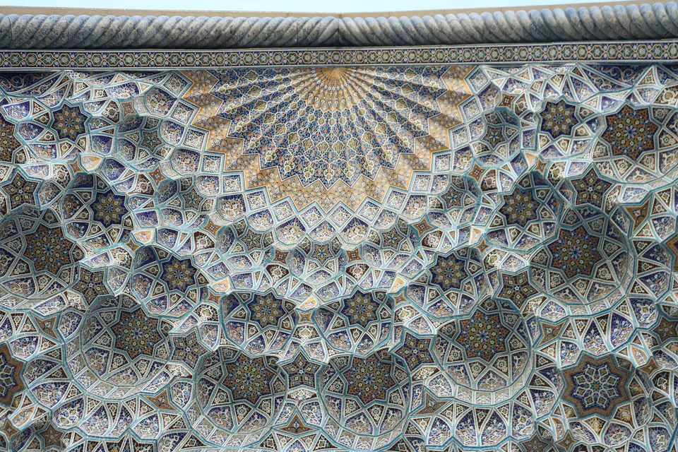 Islom sivilizatsiyasi markazi peshtoqining yuqori qismi