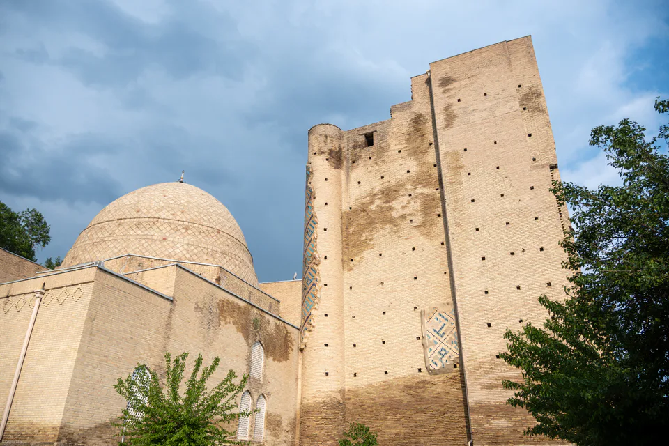 The Dor Us-Siyodat Mausoleum in Shakhrisabz, Uzbekistan, is a historic Timurid-era complex, meaning "repository of power," built starting in 1376 to honor Jahongir, the eldest son of Amir Timur. It al