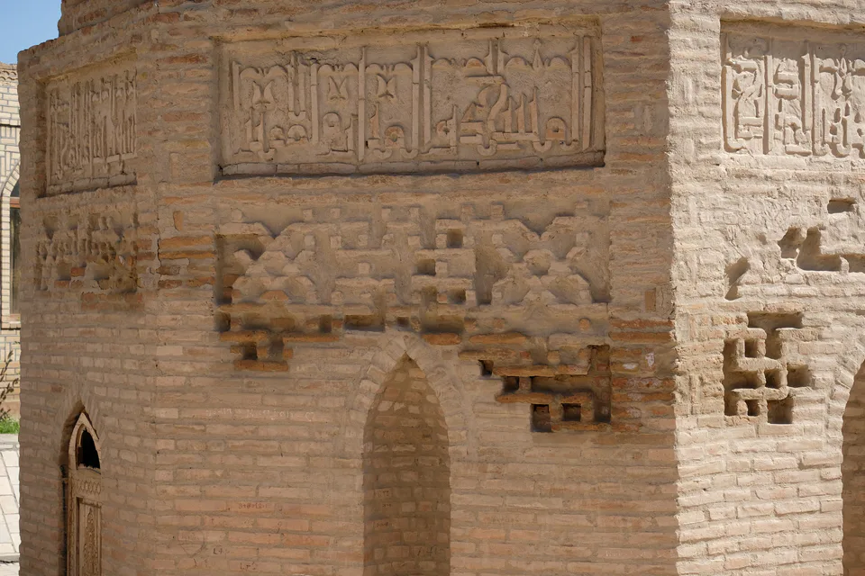 Minoran poydevoridagi ornamentlar