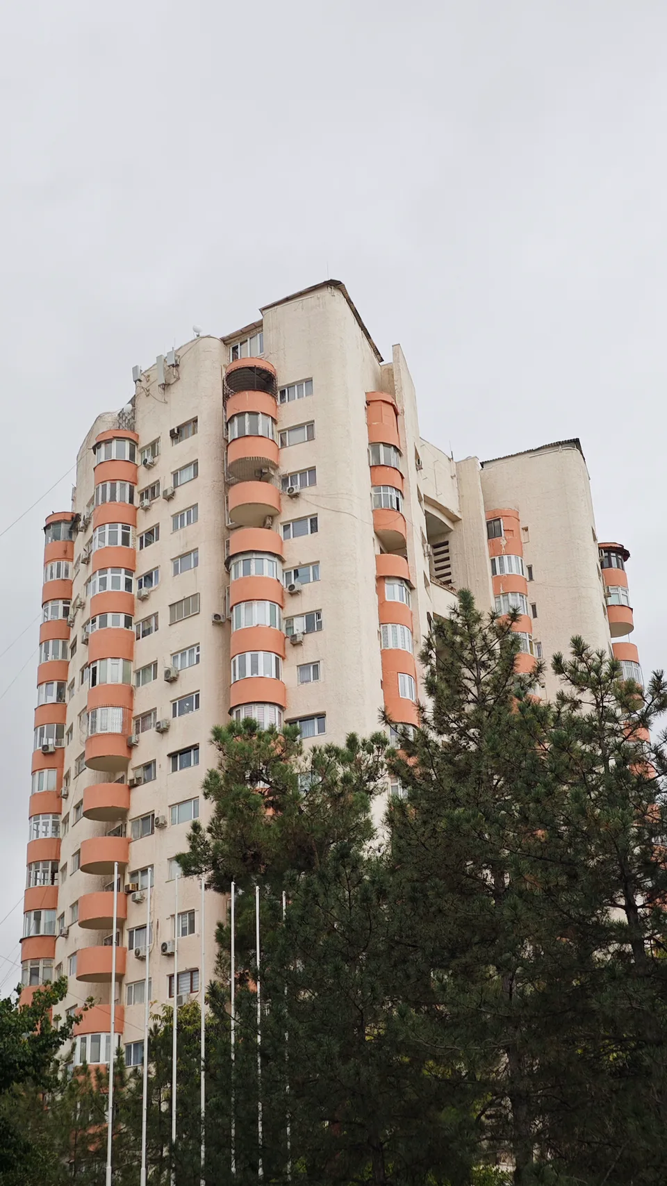 17 qavatli monolit turar joy binosi: Toshkent, Mirobod, Buyuk Turon koʻchasi, 77-uy
