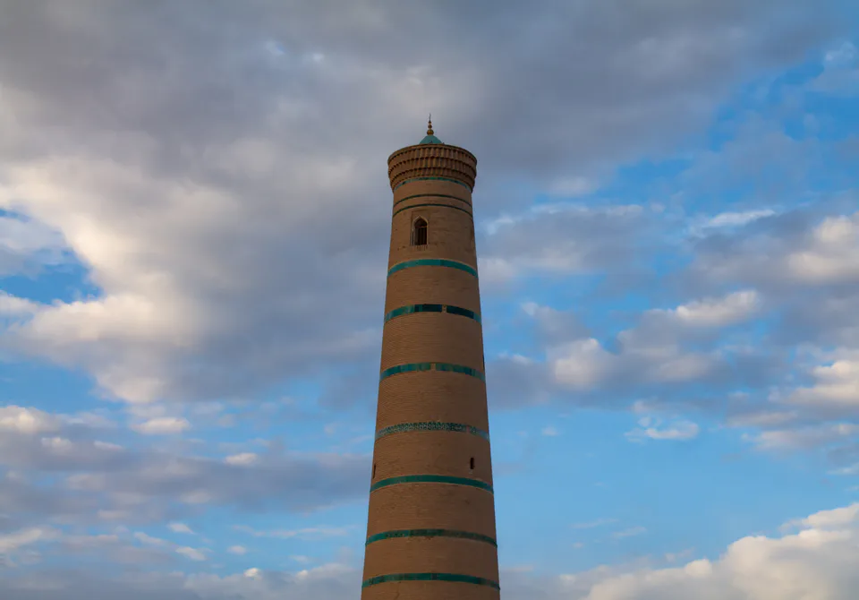 Juma masjidi va minorasi (Xiva): Xorazm viloyati, Xiva, “Ichan-qal’a” MFY, Pahlavon Mahmud koʻchasi, 19-uy