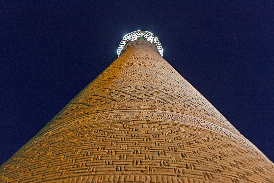 Kalyan minaret by night