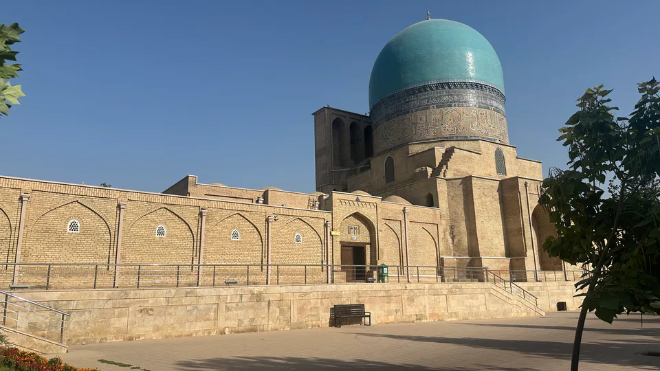 Koʻk Gumbaz masjidi: Qashqadaryo viloyati, Shahrisabz, “Qoʻshhovuz” MFY Ipak yoʻlikoʻchasi, 89-uy,Shahrisabz Tarixiy markazi