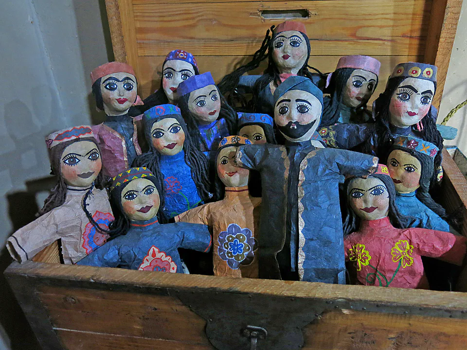 Molí paperer Meros (Konigil, Samarcanda), ninos