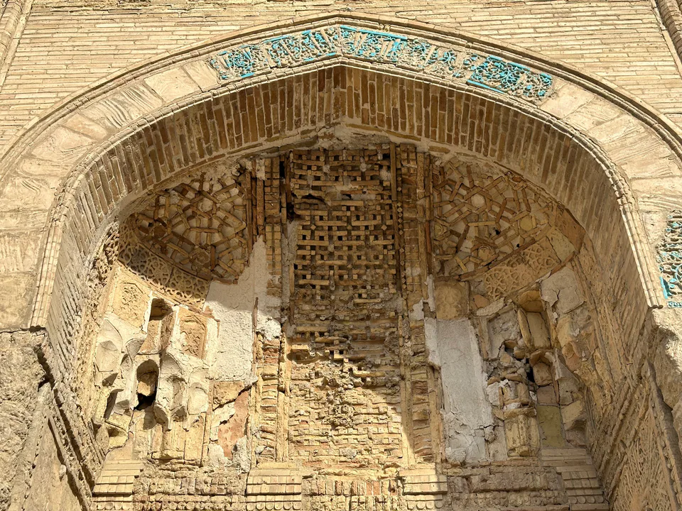 Magʻoki attori masjidi: Buxoro viloyati, Buxoro, “J. Ikromiy” MFY, M. Ambar koʻchasi
