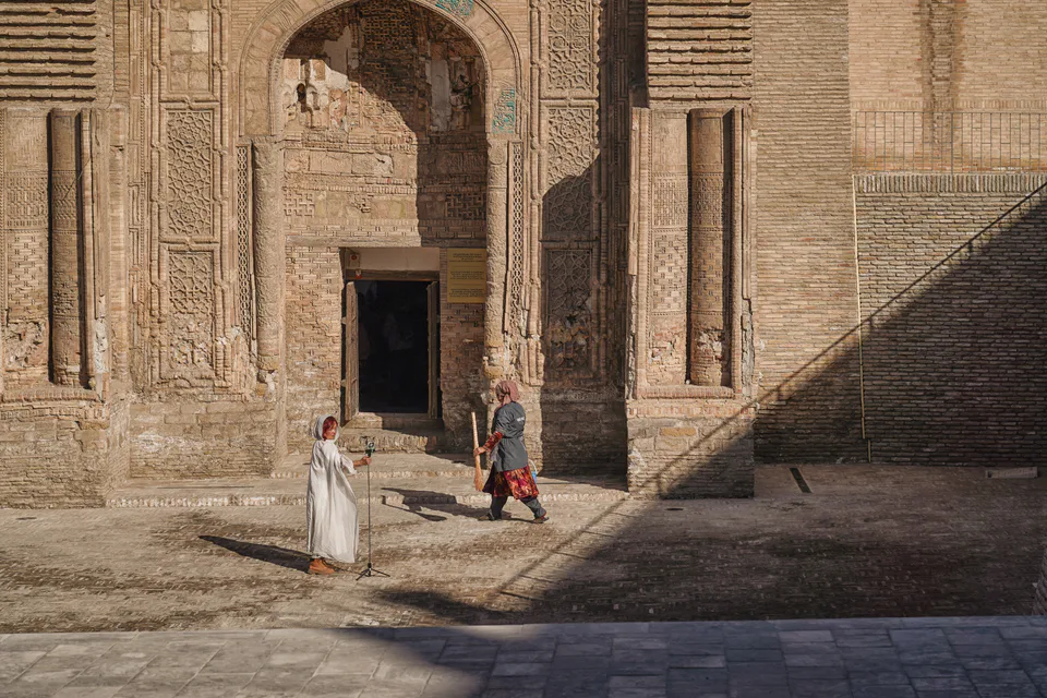 Magʻoki attori masjidi: Buxoro viloyati, Buxoro, “J. Ikromiy” MFY, M. Ambar koʻchasi