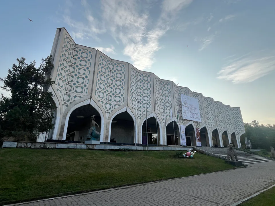 Badiiy akademiyaning Markaziy koʻrgazmalar zali
