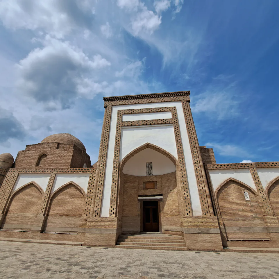 Muhammad amin inoq madrasasi: Xorazm viloyati, Xiva, “Ichan-qal’a” MFY, Zargarlar koʻchasi, 34-uy