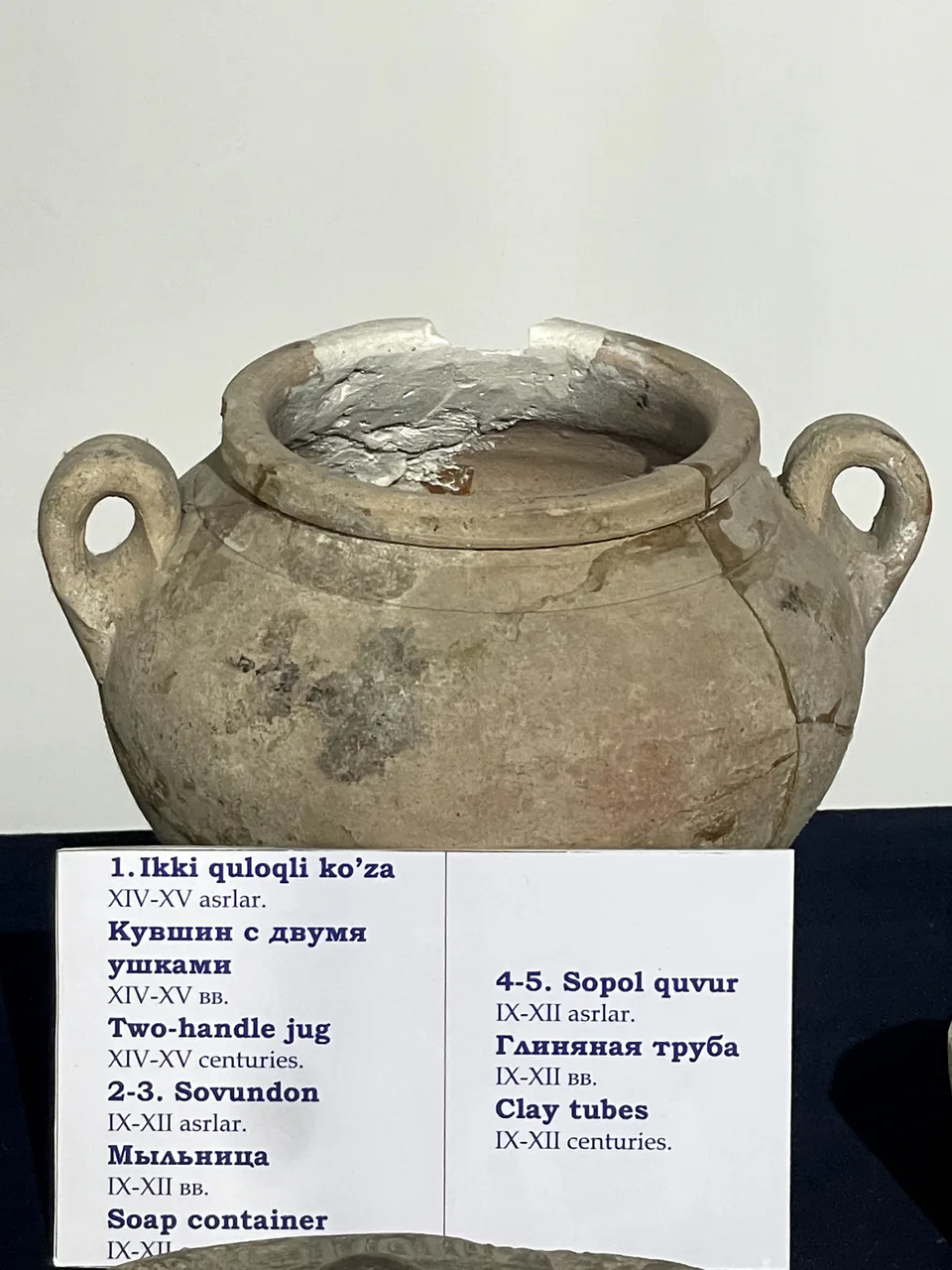 Ikki quloqli ko'za (XIV-XV asrga oid, Namangan)