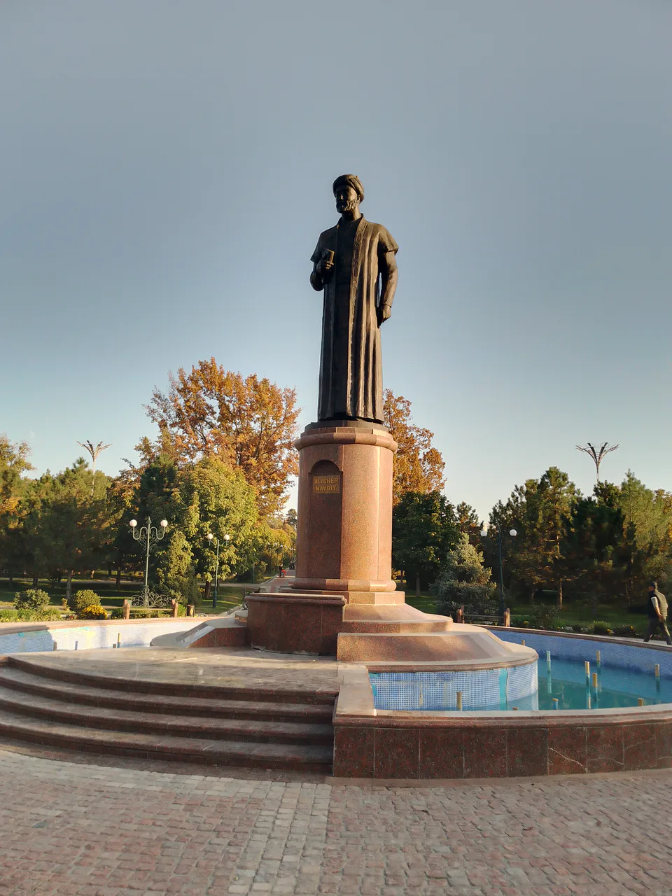 Alisher Navoiy xaykali: Samarqand viloyati, Samarqand, A. Navoiy nomli Markaziy istiroxat bogʻi hududi