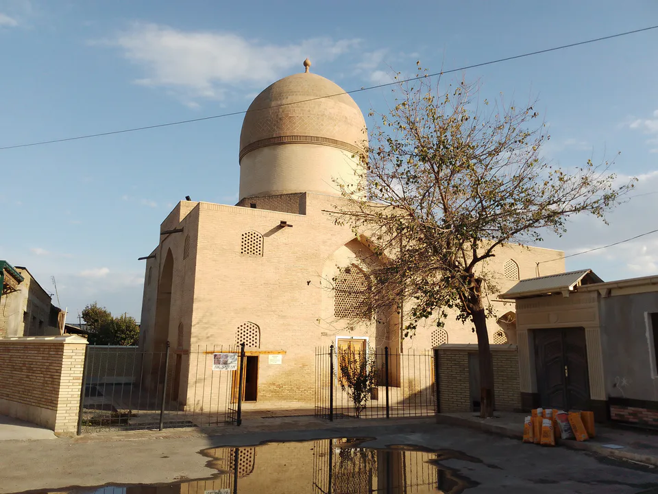 Oq Saroy maqbarasi: Samarqand viloyati, Samarqand, Oq Saroy koʻchasi, 5 a-uy
