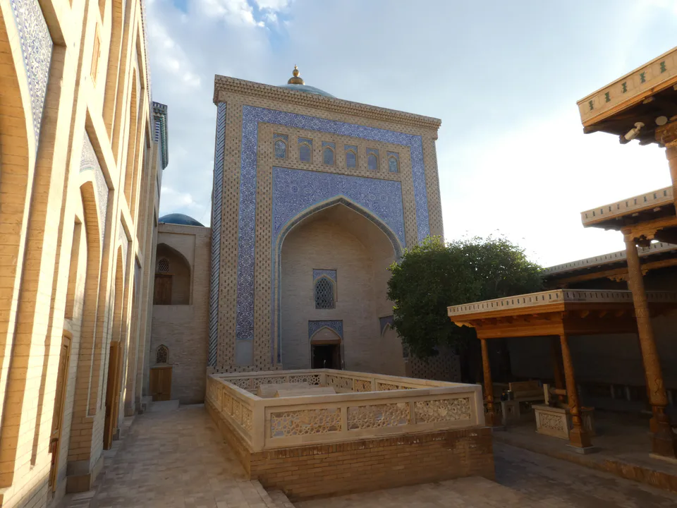 Gedenkstätte Pahlawan Mahmud, Portal der Khanqah und Totenhof, Chiwa