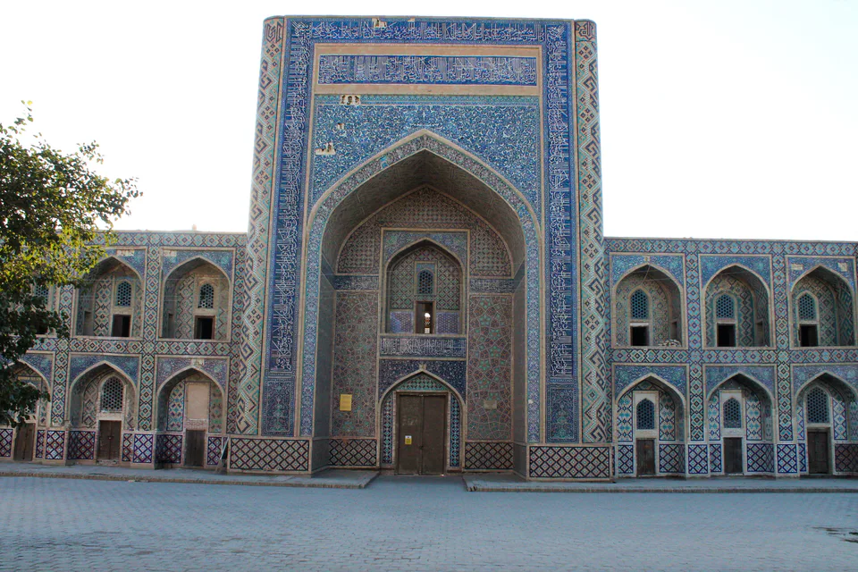 Qoʻsh madrasa (Abdullaxon va Modarixon)