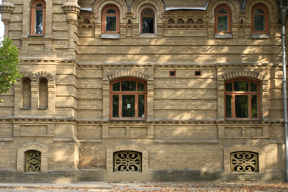 Romanov saroyi: Toshkent, Yunusobod tumani, Saylgoh koʻchasi, 1-uy