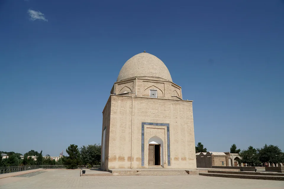 Ruhobod maqbarasi