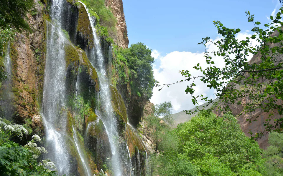 Sharshara (tabiat yodgorligi): Surxondaryo viloyati, Sariosiyo tumani, Sangardak qishlogʻi