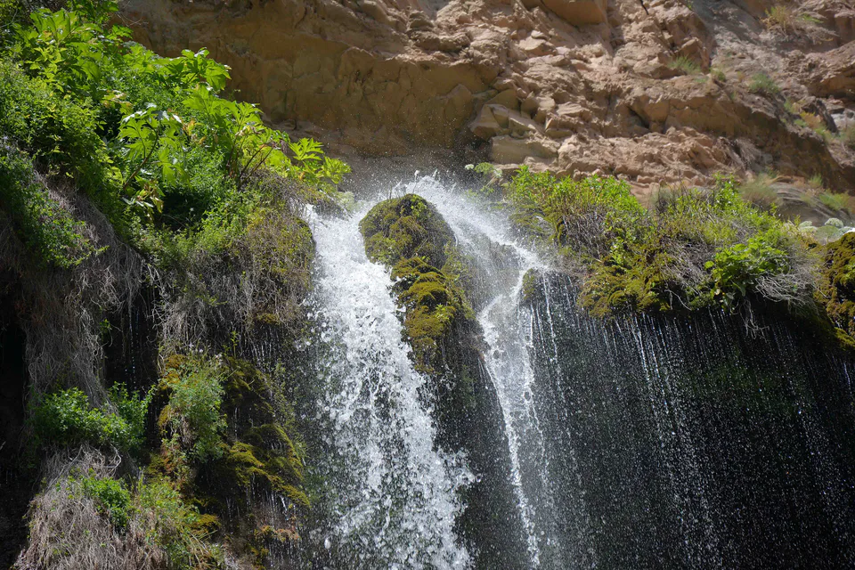 Sharshara (tabiat yodgorligi): Surxondaryo viloyati, Sariosiyo tumani, Sangardak qishlogʻi