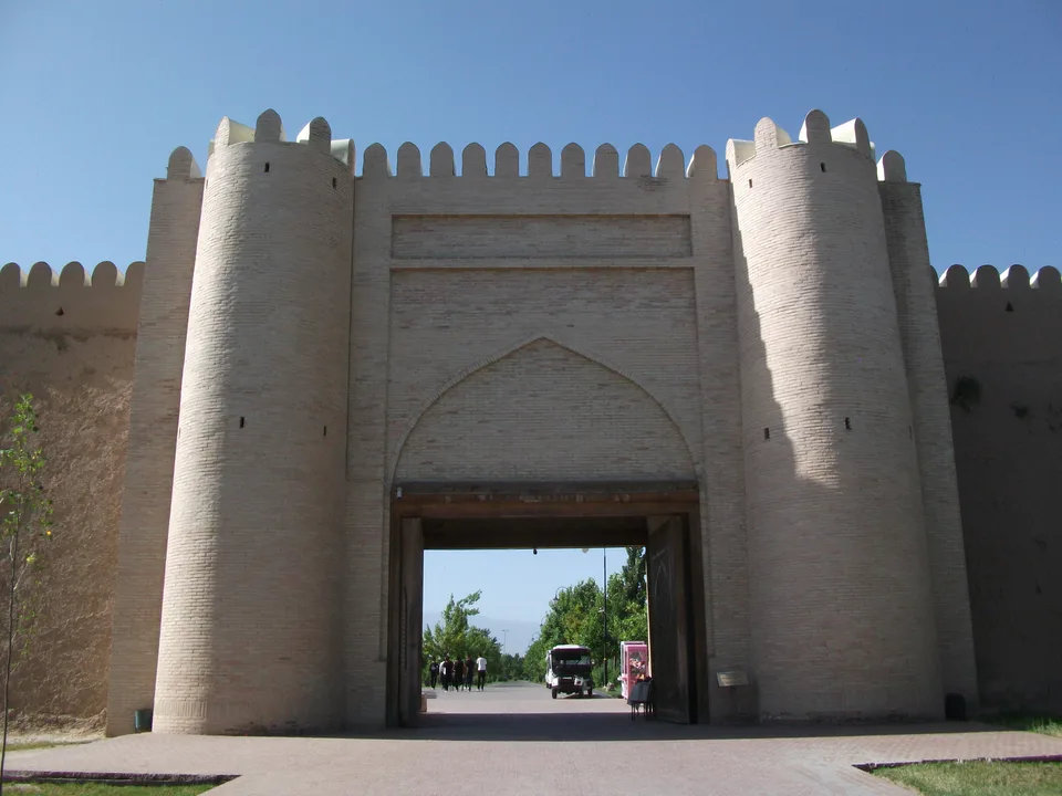 Samarqand Darvozasi: Qashqadaryo viloyati, Shahrisabz, Oʻrda va T.Bahodir koʻchasi