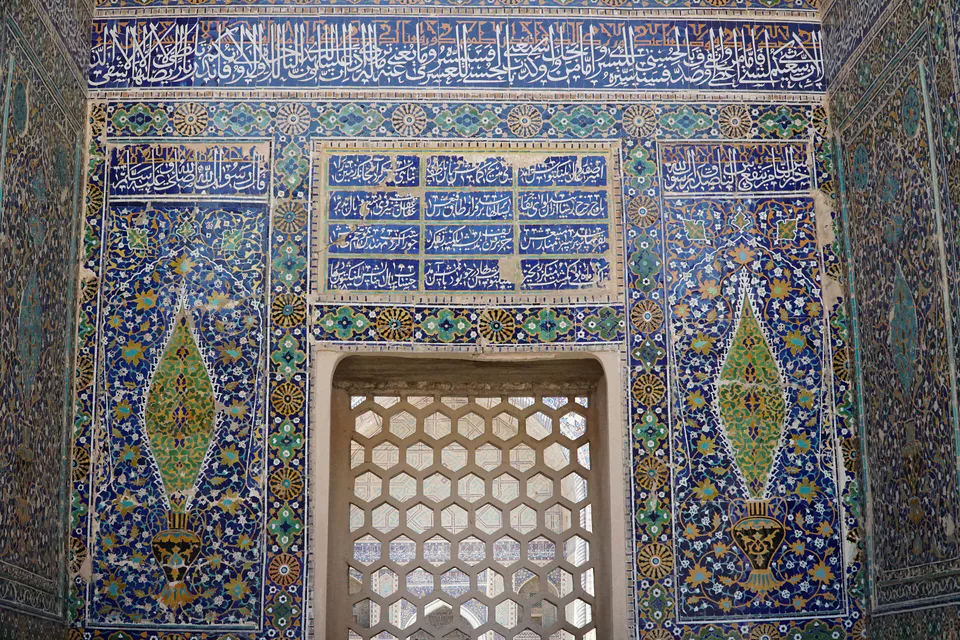 Sherdor madrasah interior (detail)