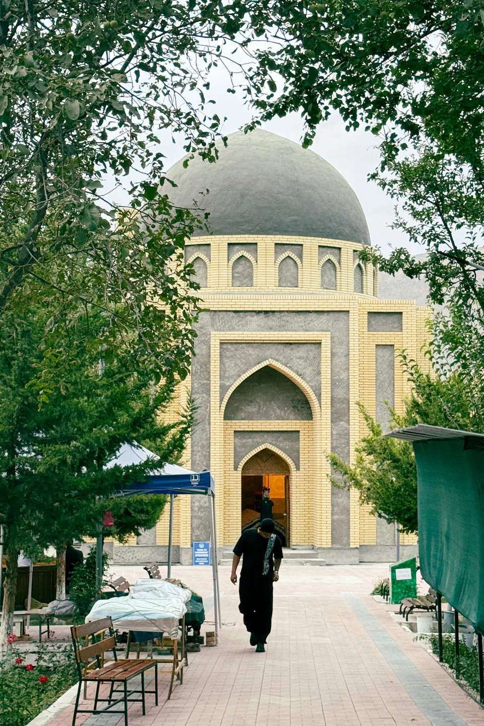 Hazrat Ali Shohimardon ziyoratgohi (Ziyoratgoh yodgorligi, ayvonlar, bogʻ, tomoshagoh, hovuzlar, zinalar, tahoratxonalar): Fargʻona viloyati, Fargʻona tumani, “Yordon” MFY