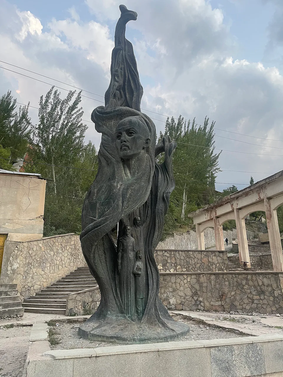 A monument dedicated to Hamza Hakimzada Niyazi was erected in Shahimardan