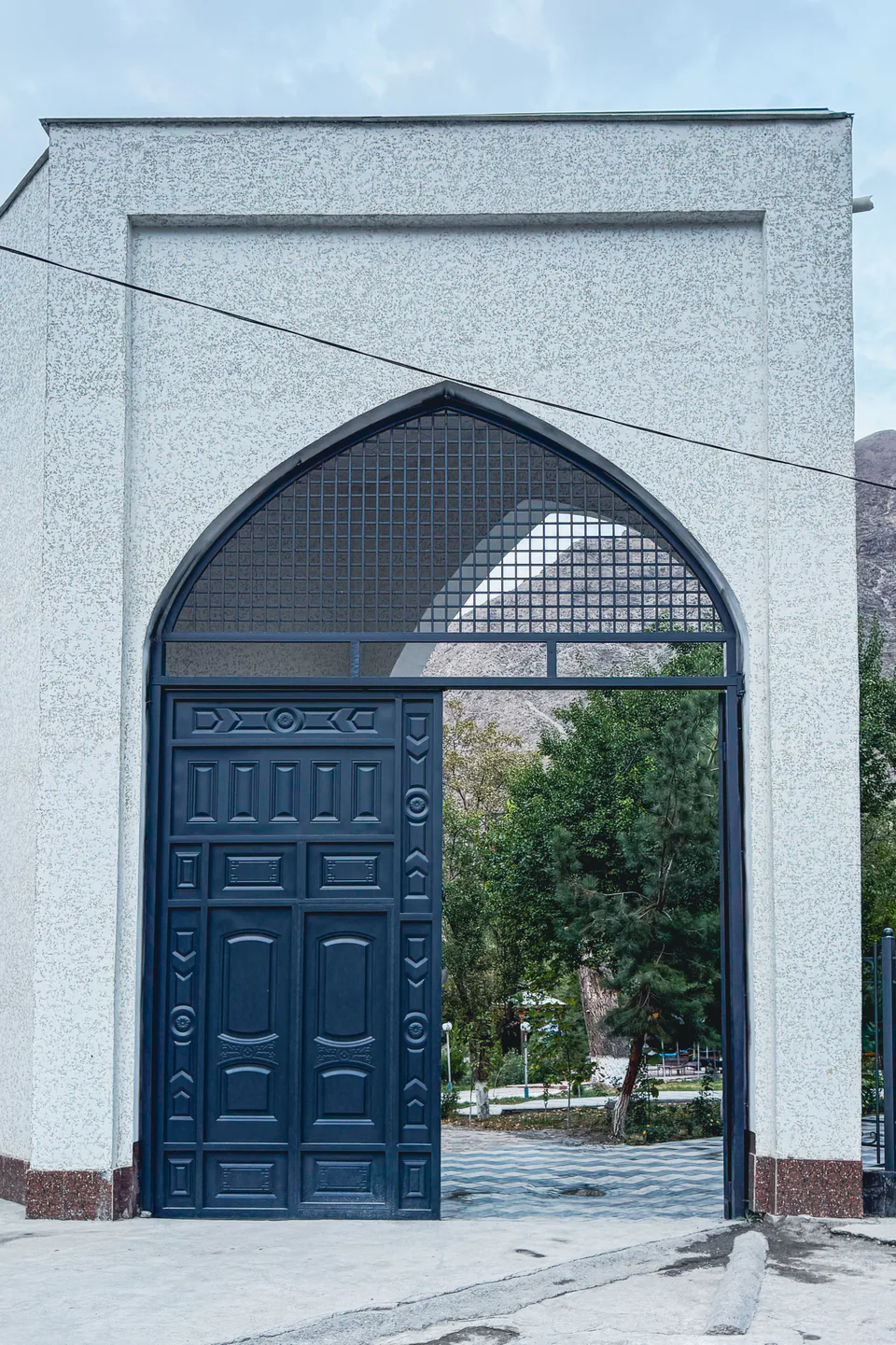 Hazrat Ali Shohimardon ziyoratgohi (Ziyoratgoh yodgorligi, ayvonlar, bogʻ, tomoshagoh, hovuzlar, zinalar, tahoratxonalar): Fargʻona viloyati, Fargʻona tumani, “Yordon” MFY